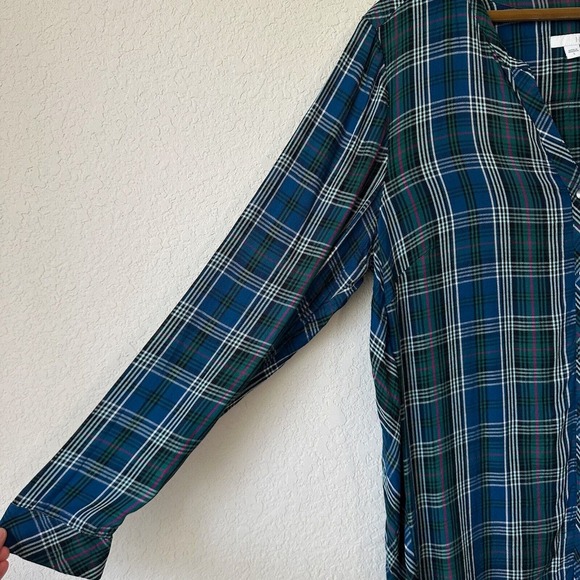 J. JILL Plaid Button-Up Tunic Shirt in Blue Green Dipped Hem Relaxed Fit - Picture 4 of 11